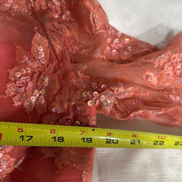 (T4)Serena London chiffon dress in coral with beaded lace and sequin embroide 14 - Picture 9 of 14